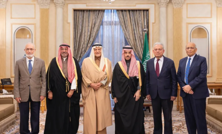 وزير الخارجية السعودي يستقبل وفد مركز أكسفورد للدراسات الإسلامية