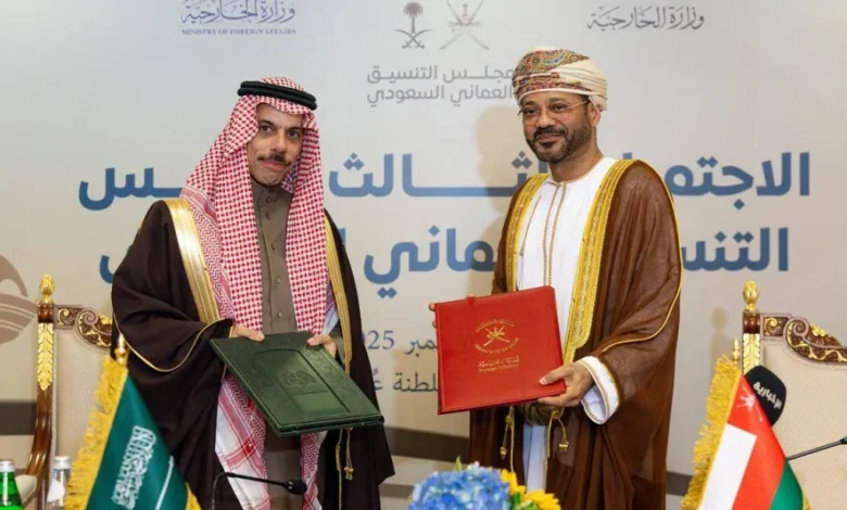 فيصل بن فرحان والبوسعيدي يناقشان ملفات المنطقة والعلاقات الثنائية