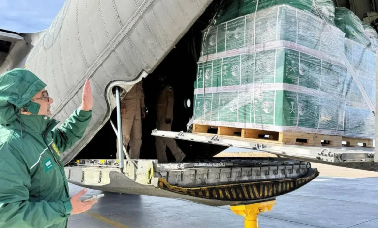 وصول الطائرة السعودية الـ76 لإغاثة غزة ضمن الجسر الجوي