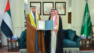 تقليد السفير الإماراتي السابق وشاح الملك عبدالعزيز بأمر الملك سلمان