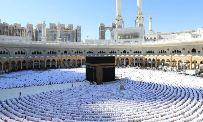 68 مليون زائر للحرمين في شهر: إنجاز سعودي ورؤية 2030