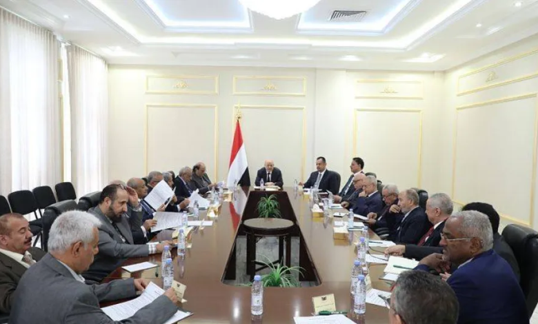 العليمي: نرفض فرض الأمر الواقع بالقوة في حضرموت والمهرة