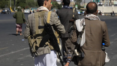 تصعيد الحوثيين الاقتصادي ضد الحكومة اليمنية: حرب العملة والنفط