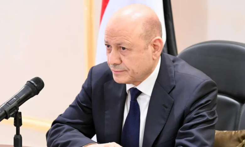 الرئاسي اليمني يفرض حظراً شاملاً على كافة الموانئ والمنافذ