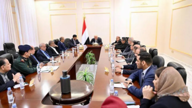 اليمن: مؤسسات الدولة تدعم العليمي بمواجهة توترات الانتقالي