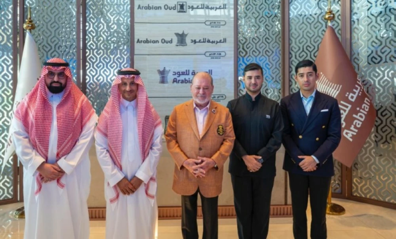 The King of Malaysia visits Arabian Oud in Riyadh and praises the Saudi industry