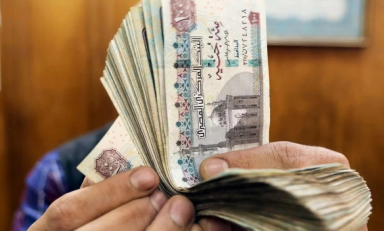 تحويلات المصريين بالخارج تقفز لـ 33.9 مليار دولار في 2025
