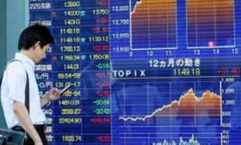 تباين أسهم آسيا وصعود الين وسط سيولة ضعيفة