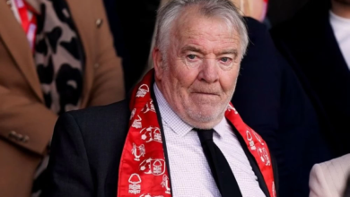 وفاة جون روبرتسون أسطورة نوتنغهام فورست الملقب ببيكاسو الكرة