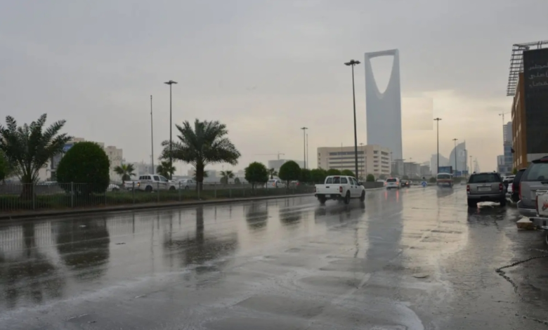 إنذار أحمر بالرياض: أمطار غزيرة وسيول وتحذيرات الأرصاد العاجلة