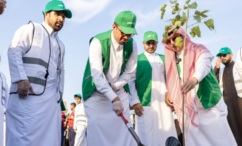 الغطاء النباتي يدعم مبادرة الرياض تتطوع بـ 80 ألف شتلة