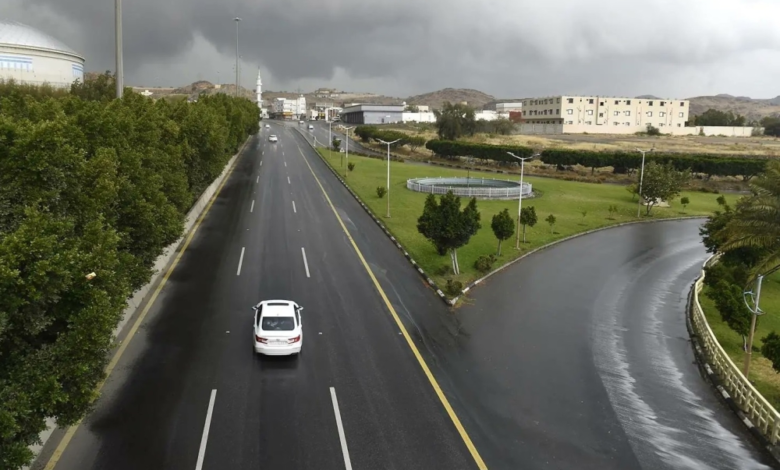 الأرصاد تحذر: أمطار وسيول على القريات وطبرجل حتى المساء