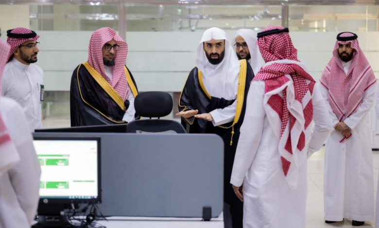 رئيس ديوان المظالم يتفقد محاكم المدينة ويعالج طلبات المستفيدين