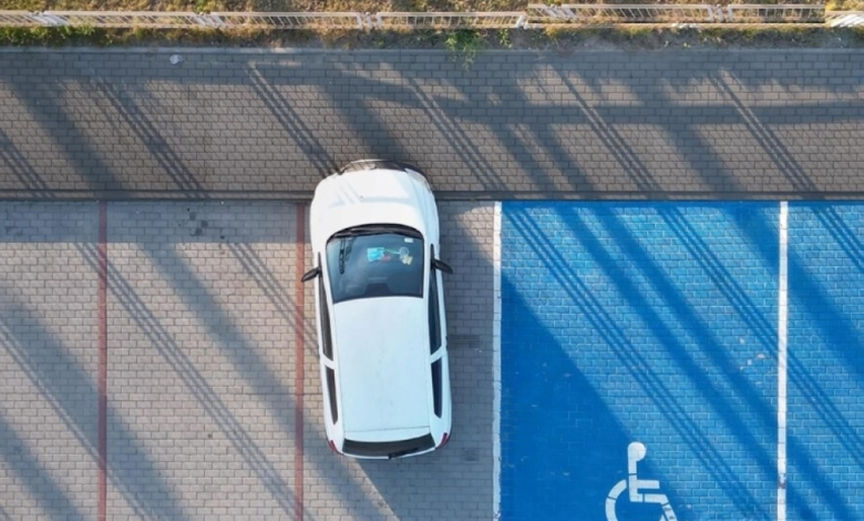 المرور السعودي يضبط 2283 مركبة بمواقف ذوي الإعاقة