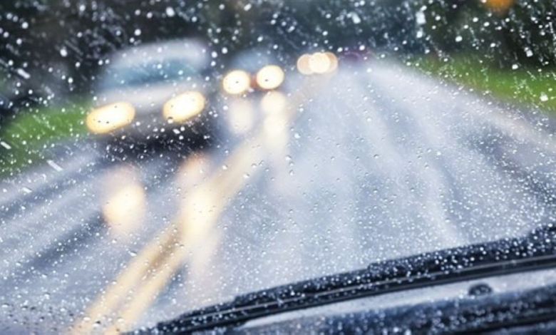 المرور يحذر: 5 أخطاء قاتلة عند القيادة في المطر