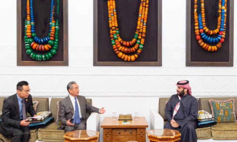 The Crown Prince receives the Chinese Foreign Minister to discuss the strategic partnership