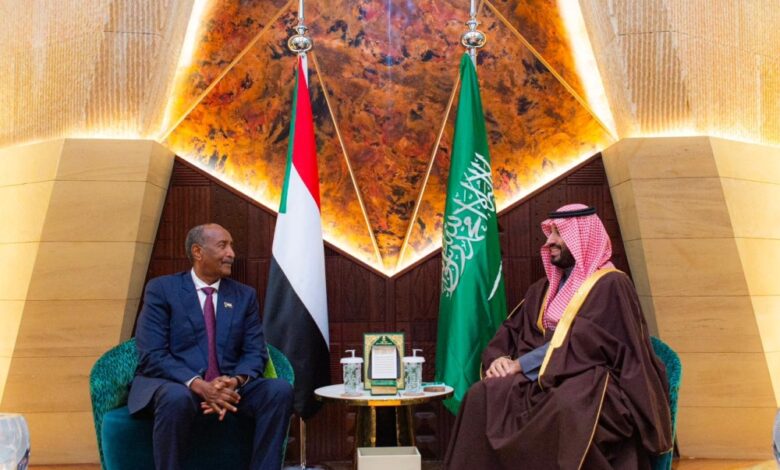 محمد بن سلمان والبرهان يبحثان مستجدات السودان وجهود الاستقرار
