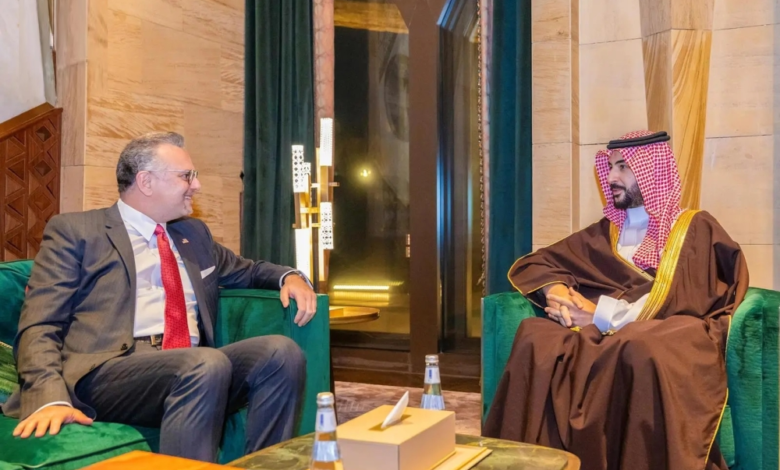 وزير الدفاع يبحث جهود السلام مع مستشار الرئيس الأمريكي