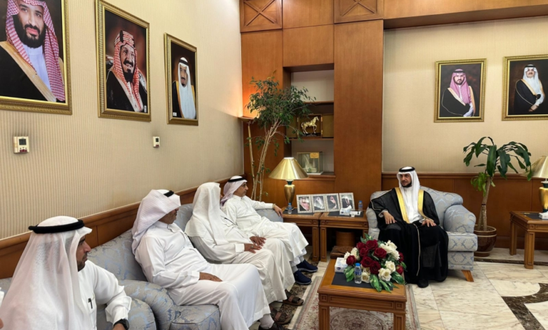 محافظ القطيف يدعم برامج جمعية أبارق الخيرية بحلة محيش