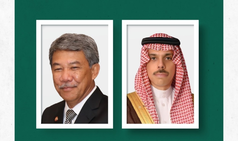فيصل بن فرحان يبحث العلاقات والمستجدات مع وزير خارجية ماليزيا