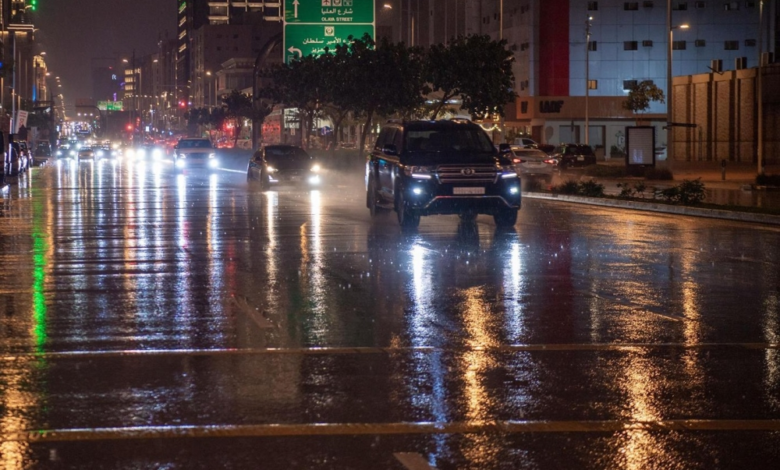 أمطار غزيرة على الرياض والدرعية: تحذيرات وتفاصيل الحالة الجوية