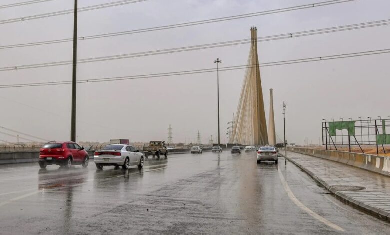 طقس الرياض اليوم: أمطار غزيرة وتحذيرات من السيول والأتربة