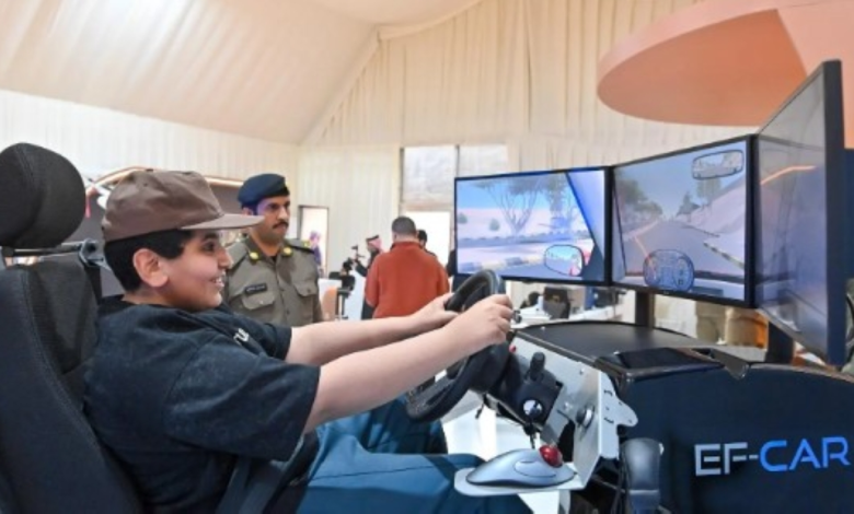 تجربة القيادة الآمنة في معرض واحة الأمن بمهرجان الإبل