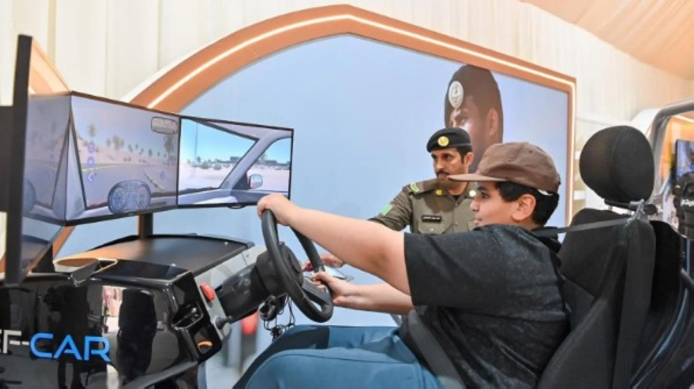 تجربة القيادة الآمنة في معرض واحة الأمن