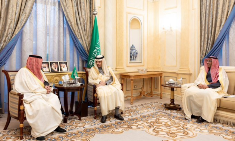 Saudi Foreign Minister and Al-Badawi discuss strengthening joint Gulf action