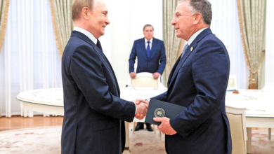 الكرملين ينفي مفاوضات ثلاثية مع واشنطن وكييف وزيلينسكي يعلق