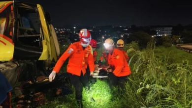 مصرع 15 شخصاً في حادث حافلة بإندونيسيا: التفاصيل الكاملة