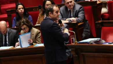 فرنسا تواجه الإغلاق الحكومي: أزمة ميزانية 2026 وقانون الطوارئ