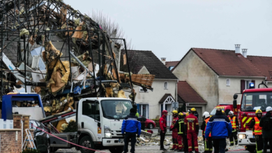 فرنسا: إصابة 3 أطفال ووالدتهم في انفجار مبنى قرب باريس