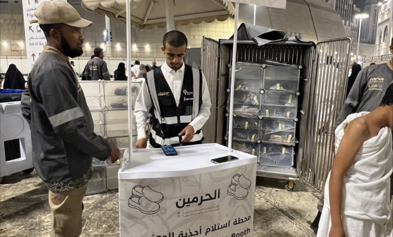 مبادرة نقل أحذية المعتمرين في المسجد الحرام: وداعاً للتكدس