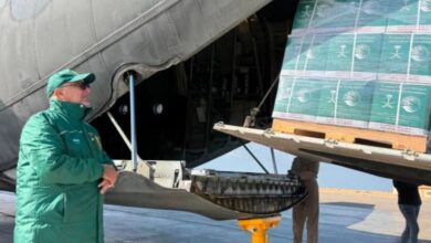 وصول الطائرة الإغاثية السعودية الـ 77 لدعم غزة عبر مطار العريش