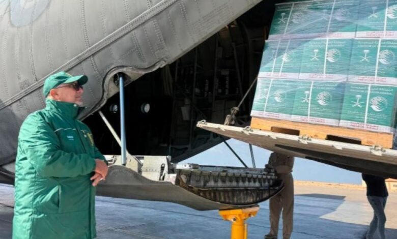 وصول الطائرة الإغاثية السعودية الـ 77 لدعم غزة عبر مطار العريش