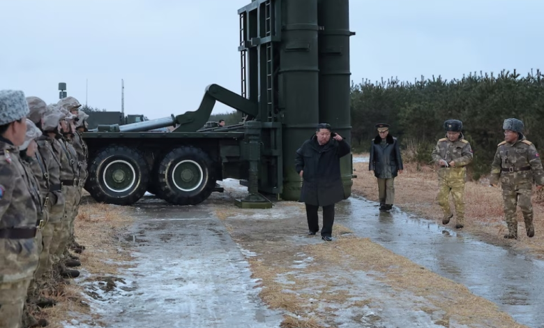 كيم جونج أون يشرف على إطلاق صاروخ كروز استراتيجي جديد