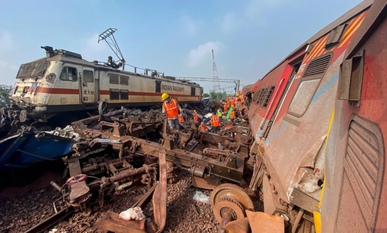 إصابة 109 عمال في تصادم قطارين بنفق في الهند: تفاصيل الحادث