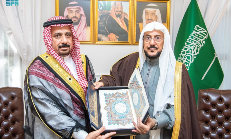 وزير الشؤون الإسلامية ورئيس الوقف السني العراقي يبحثان تعزيز التعاون