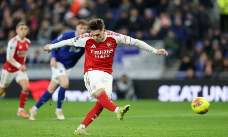 أرسنال يهزم إيفرتون ويخطف صدارة البريميرليغ من السيتي