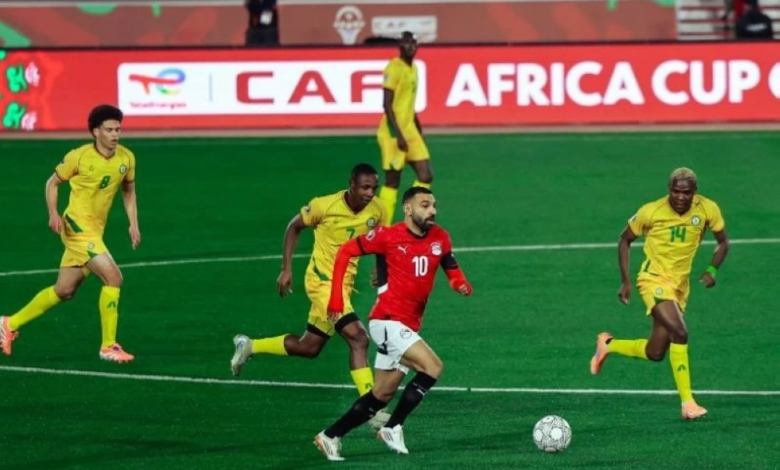 مصر تهزم زيمبابوي 2-1 بهدف صلاح القاتل في أمم أفريقيا 2025