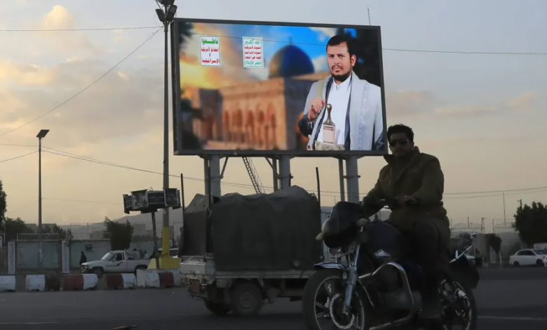 الحوثيون وتغيير الهوية اليمنية: حقائق عن المناهج والتطييف