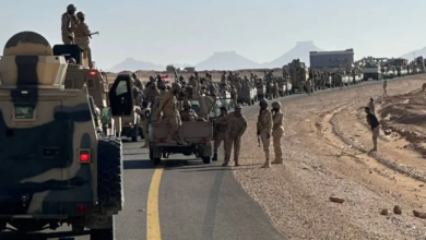 اشتباكات وغارات في حضرموت: تفاصيل عملية استلام المعسكرات