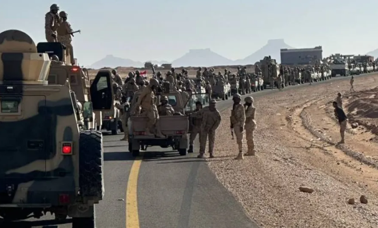 اشتباكات وغارات في حضرموت: تفاصيل عملية استلام المعسكرات