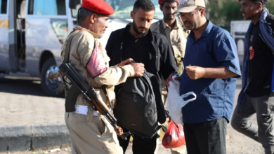 الرئاسة اليمنية تحذر الانتقالي من تقييد التنقل في عدن