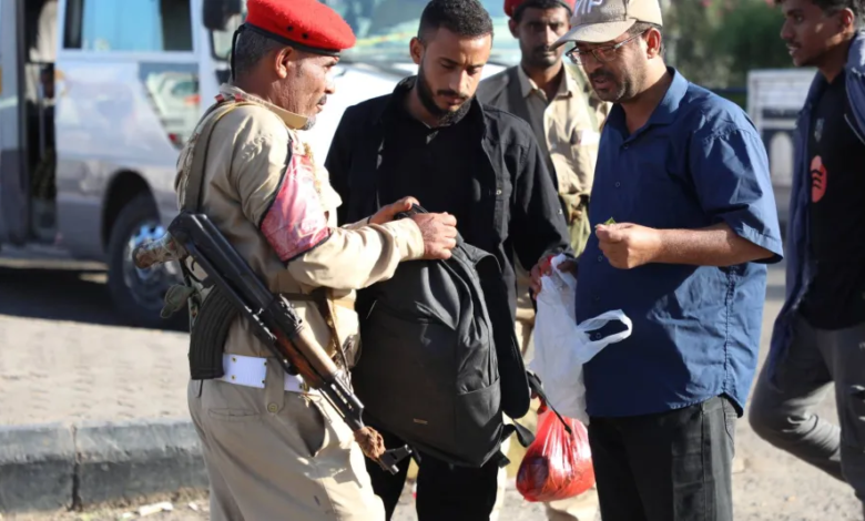 The Yemeni presidency warns the Southern Transitional Council against restricting movement in Aden