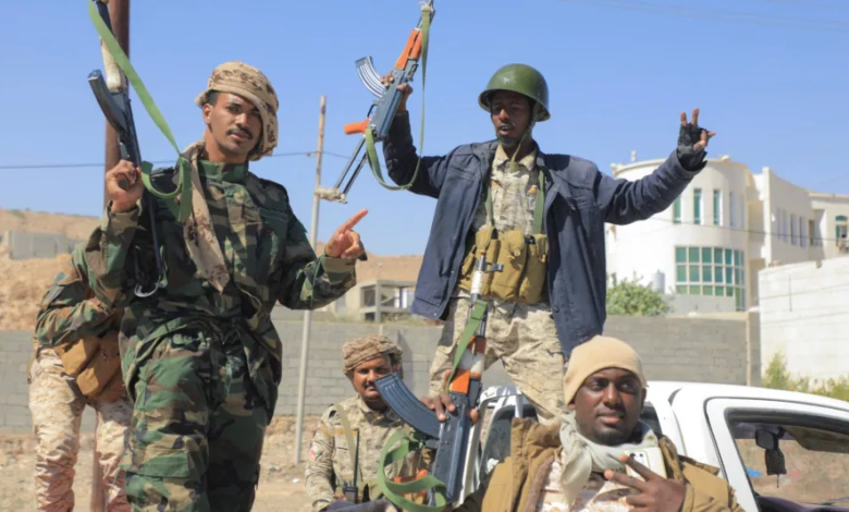 العليمي يطلق مرحلة استراتيجية لتنمية حضرموت والمهرة