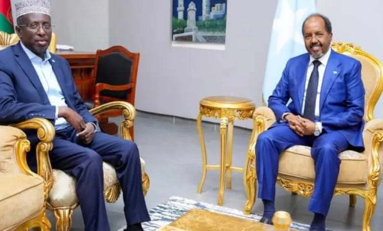 الرئيس الصومالي يلتقي المعارضة لتهدئة الأزمات السياسية