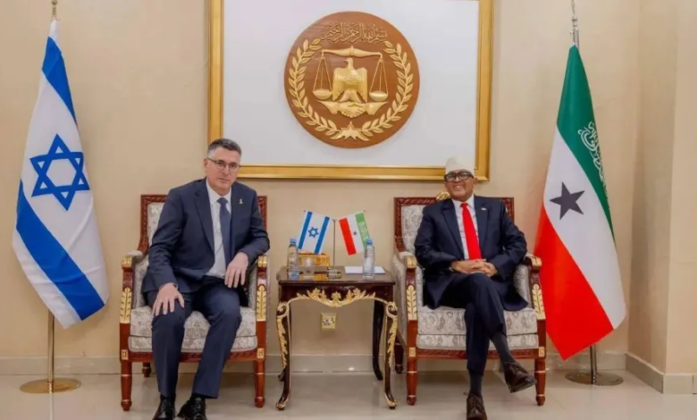 إدانة زيارة ساعر لأرض الصومال: غضب عربي ودعم لسيادة مقديشو