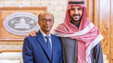 وزير الدفاع السعودي يشيد بمدير ميناء المكلا: تفاصيل وأبعاد